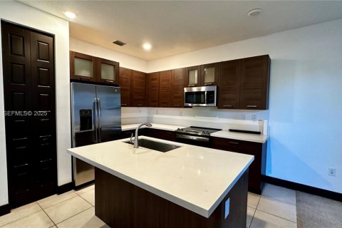 Adosado en venta en Miami Lakes, Florida, 3 dormitorios, 147.53 m2 № 1992988 - foto 7