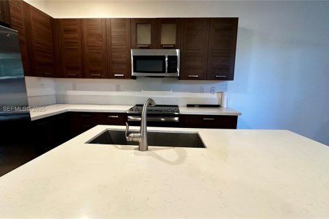 Adosado en venta en Miami Lakes, Florida, 3 dormitorios, 147.53 m2 № 1992988 - foto 13