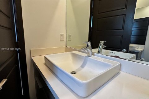 Adosado en venta en Miami Lakes, Florida, 3 dormitorios, 147.53 m2 № 1992988 - foto 25