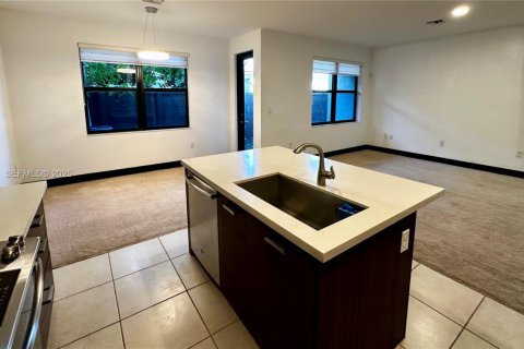 Adosado en venta en Miami Lakes, Florida, 3 dormitorios, 147.53 m2 № 1992988 - foto 8