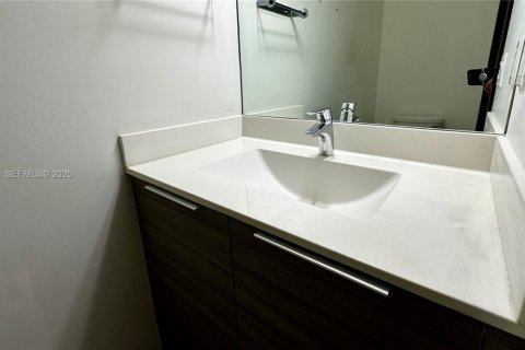 Adosado en venta en Miami Lakes, Florida, 3 dormitorios, 147.53 m2 № 1992988 - foto 19