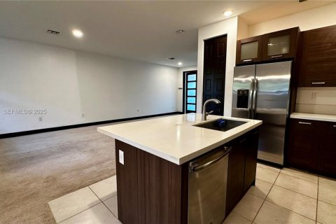 Adosado en venta en Miami Lakes, Florida, 3 dormitorios, 147.53 m2 № 1992988 - foto 6