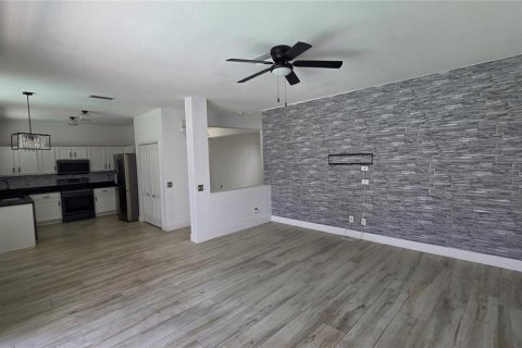 House in Tampa, Florida 4 bedrooms, 193.24 sq.m. № 2110087 - photo 14