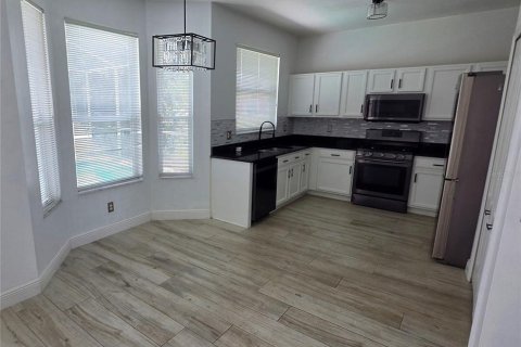 House in Tampa, Florida 4 bedrooms, 193.24 sq.m. № 2110087 - photo 9