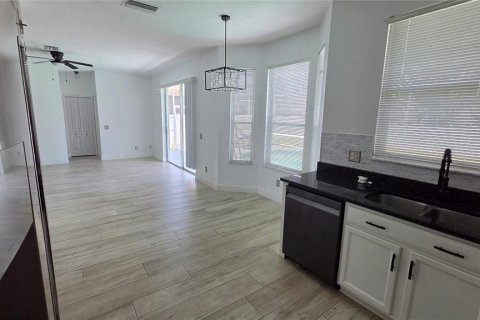 House in Tampa, Florida 4 bedrooms, 193.24 sq.m. № 2110087 - photo 12