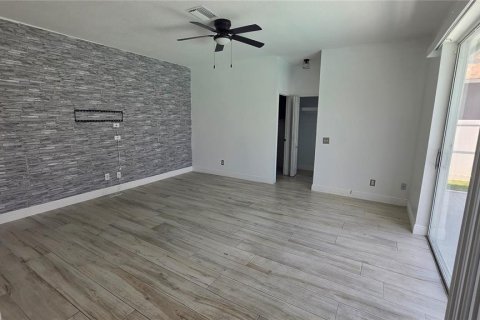 House in Tampa, Florida 4 bedrooms, 193.24 sq.m. № 2110087 - photo 16