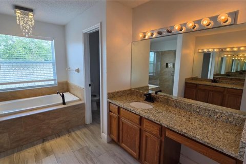 House in Tampa, Florida 4 bedrooms, 193.24 sq.m. № 2110087 - photo 24