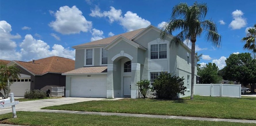 House in Tampa, Florida 4 bedrooms, 193.24 sq.m. № 2110087