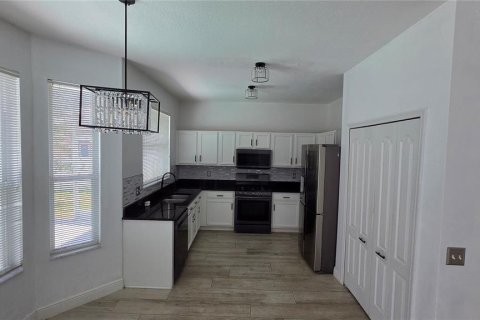 House in Tampa, Florida 4 bedrooms, 193.24 sq.m. № 2110087 - photo 11