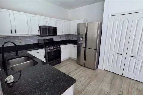 House in Tampa, Florida 4 bedrooms, 193.24 sq.m. № 2110087 - photo 10