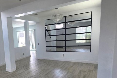 House in Tampa, Florida 4 bedrooms, 193.24 sq.m. № 2110087 - photo 28