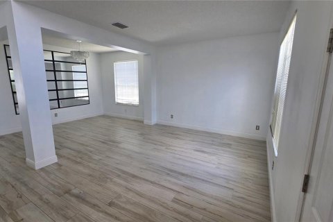 House in Tampa, Florida 4 bedrooms, 193.24 sq.m. № 2110087 - photo 29