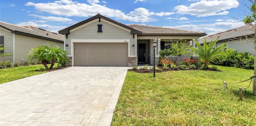House in Bradenton, Florida 3 bedrooms, 170.94 sq.m. № 1834788