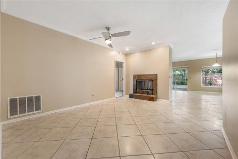 House in Orlando, Florida 3 bedrooms, 151.24 sq.m. № 2199908 - photo 5