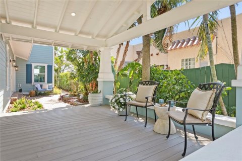 House in Saint Pete Beach, Florida 4 bedrooms, 248.61 sq.m. № 1740429 - photo 4