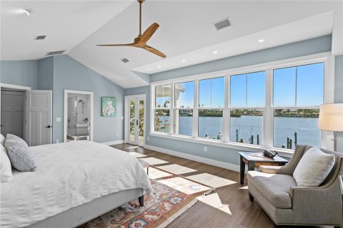 House in Saint Pete Beach, Florida 4 bedrooms, 248.61 sq.m. № 1740429 - photo 29