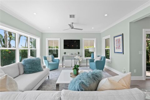 House in Saint Pete Beach, Florida 4 bedrooms, 248.61 sq.m. № 1740429 - photo 12