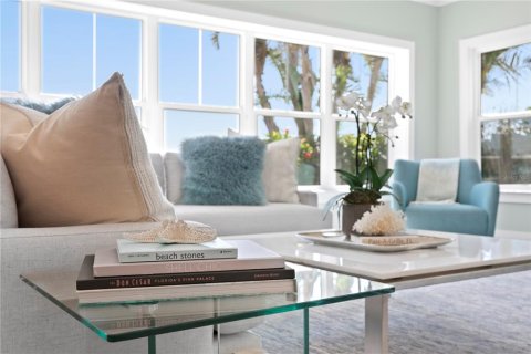 House in Saint Pete Beach, Florida 4 bedrooms, 248.61 sq.m. № 1740429 - photo 9