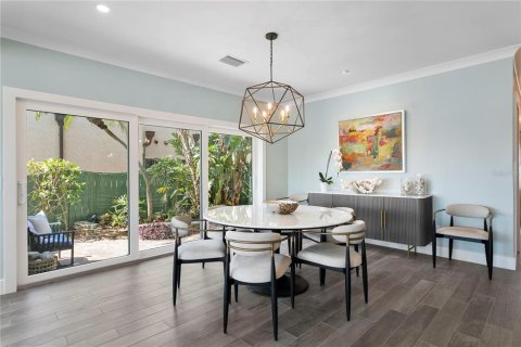 House in Saint Pete Beach, Florida 4 bedrooms, 248.61 sq.m. № 1740429 - photo 15