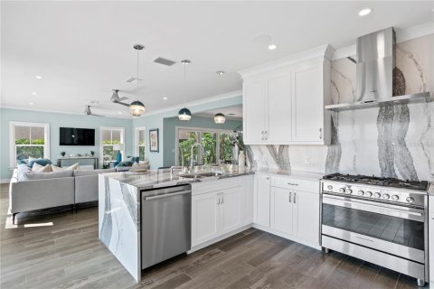 House in Saint Pete Beach, Florida 4 bedrooms, 248.61 sq.m. № 1740429 - photo 20