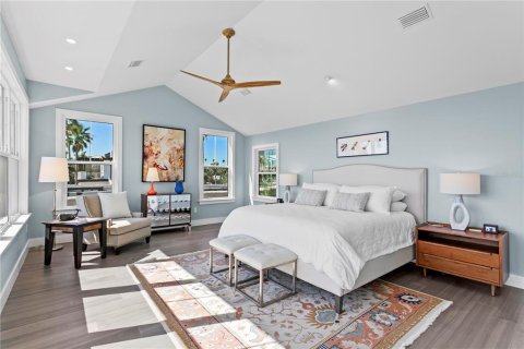 House in Saint Pete Beach, Florida 4 bedrooms, 248.61 sq.m. № 1740429 - photo 27