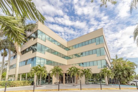 Commercial property in Pembroke Pines, Florida № 1710357 - photo 1
