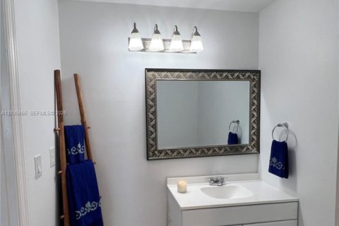 Купить виллу или дом в Холливуд, Флорида 2 спальни, 66.89м2, № 2025821 - фото 13