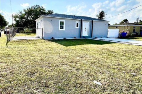 Купить виллу или дом в Холливуд, Флорида 2 спальни, 66.89м2, № 2025821 - фото 16