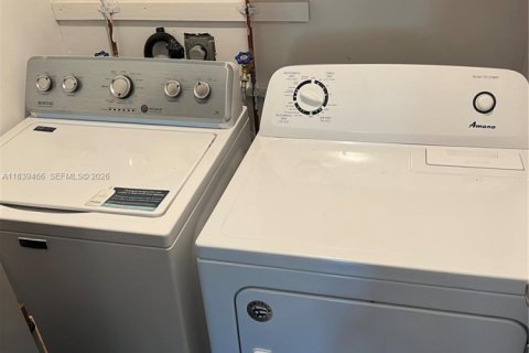 Купить виллу или дом в Холливуд, Флорида 2 спальни, 66.89м2, № 2025821 - фото 15