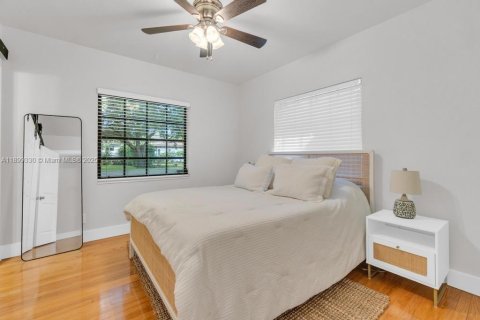 House in Miami Springs, Florida 2 bedrooms, 112.04 sq.m. № 1950826 - photo 22