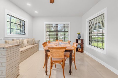 House in Miami Springs, Florida 2 bedrooms, 112.04 sq.m. № 1950826 - photo 14