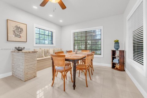 House in Miami Springs, Florida 2 bedrooms, 112.04 sq.m. № 1950826 - photo 13