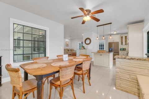 House in Miami Springs, Florida 2 bedrooms, 112.04 sq.m. № 1950826 - photo 15