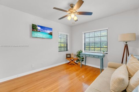 House in Miami Springs, Florida 2 bedrooms, 112.04 sq.m. № 1950826 - photo 29
