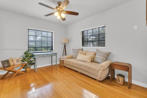 House in Miami Springs, Florida 2 bedrooms, 112.04 sq.m. № 1950826 - photo 28
