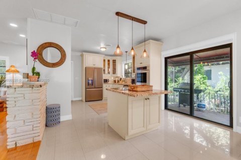 House in Miami Springs, Florida 2 bedrooms, 112.04 sq.m. № 1950826 - photo 8