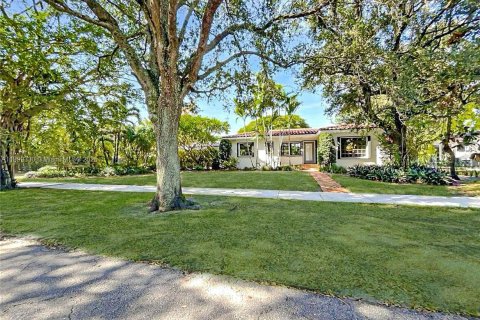 House in Miami Springs, Florida 2 bedrooms, 112.04 sq.m. № 1950826 - photo 2