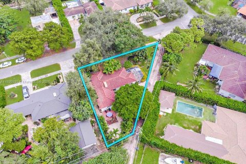 House in Miami Springs, Florida 2 bedrooms, 112.04 sq.m. № 1950826 - photo 7