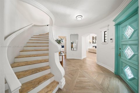 Villa ou maison à vendre à Miami Beach, Floride: 6 chambres, 569.68 m2 № 2038024 - photo 13