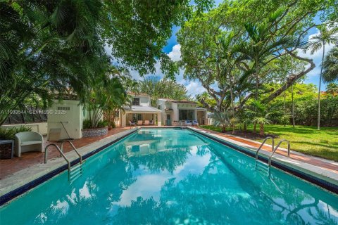 Villa ou maison à vendre à Miami Beach, Floride: 6 chambres, 569.68 m2 № 2038024 - photo 2