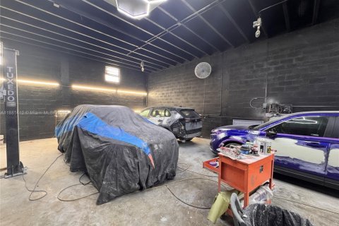 Commercial property in Miami, Florida № 1977658 - photo 3