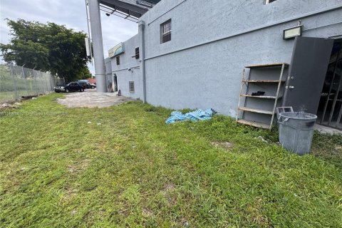 Commercial property in Miami, Florida № 1977658 - photo 17