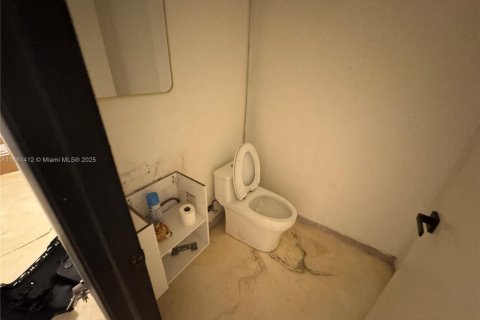 Commercial property in Miami, Florida № 1977658 - photo 14