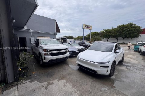 Commercial property in Miami, Florida № 1977658 - photo 10