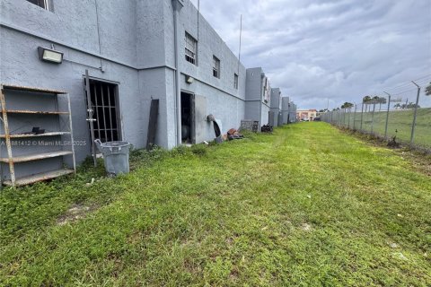 Commercial property in Miami, Florida № 1977658 - photo 18