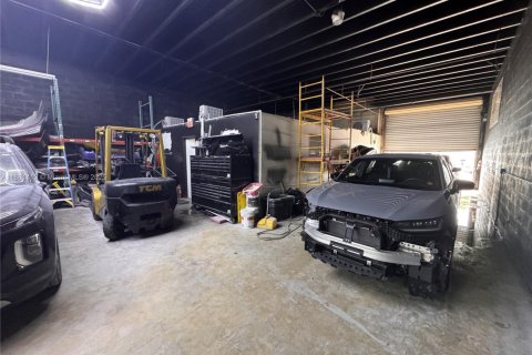 Commercial property in Miami, Florida № 1977658 - photo 7