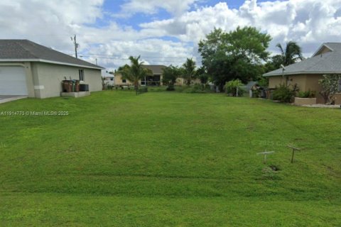 Terrain à Cape Coral, Floride № 2158160