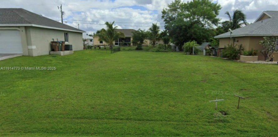Terrain à Cape Coral, Floride № 2158160