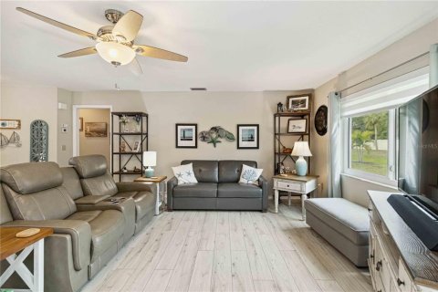 House in Englewood, Florida 2 bedrooms, 131.36 sq.m. № 1640354 - photo 8