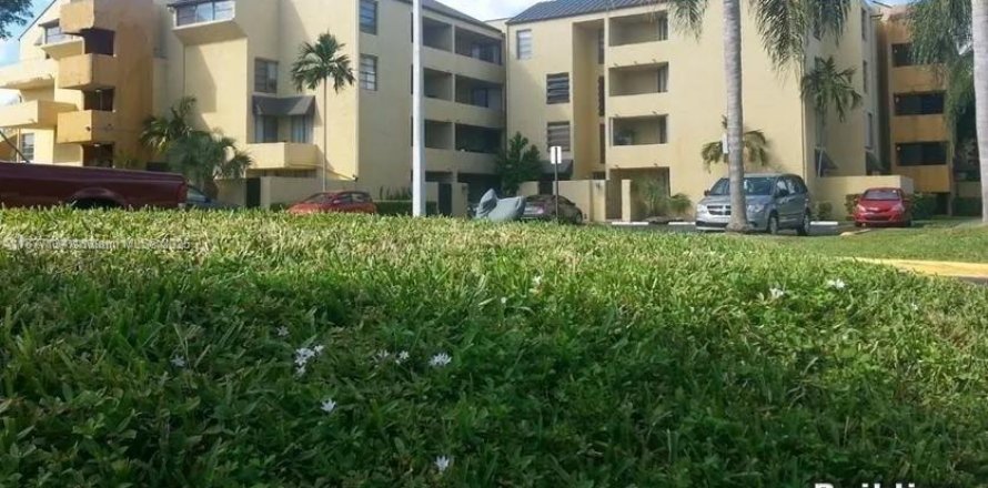 Condominio en Miami, Florida, 1 dormitorio  № 1983346